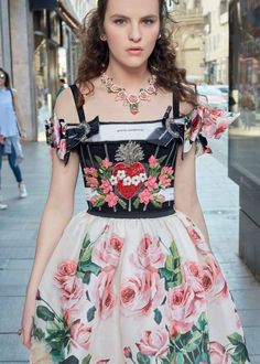 Join in on the flowery fun! Discover the new Spring Summer 2018 collection and get your floral look. High Fashion Photography, Beautiful Floral Dresses, Italy Outfits, Kawaii Dress, Dressed To The Nines, Love Christmas, Christmas Collection, Colourful Outfits, Italian Fashion