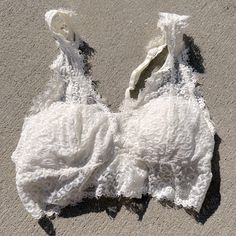 Nwt Aerie White Eyelash Lace Bralette Size Small Beach Bra With Lace Trim, White Wedding Bra With Adjustable Straps, White Lace Beach Bra, White Summer Daywear Bra, White Eyelashes, Red Bralette, Pink Lace Bra, Pink Lace Bralette, Lace Halter Bralette