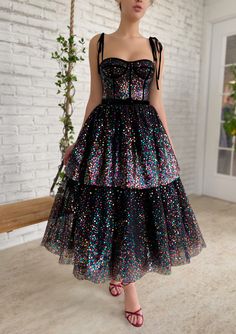 Details: - Black shiny sequin fabric - Corset with build-in pads and boning - Sweetheart neckline - Cinched waist - Midi length dress - Tiered gathered skirt - Inseam pockets - Decorative velvet bow straps Teuta Matoshi, Fest Outfits, Mode Inspo, Midi Length Dress, Mode Inspiration, Fancy Dresses, Dream Dress, Gorgeous Dresses, Pretty Dresses