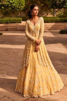 Lemon Yellow Lehenga, Jacket Lehenga, Seema Gujral, Kurta Lehenga, Haldi Outfits, Sangeet Outfit, Yellow Lehenga