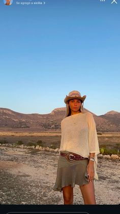 European Festival Outfit, Spanish Fashion Aesthetic, Desert Aesthetic Outfit, Chic Boho Outfits, Tropical Fits, Spanish Street Style, Spanish Style Outfit, Argentinian Fashion, Coachella Outfit Ideas