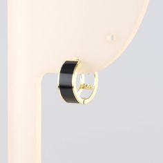 14K Solid Gold Onyx Huggie Hinged Hoop Earring, Huggie Hoop, Gold Huggie, Small Gold Hoop, Men's Earring, SU112M ♦ Please note that this earring is made to order. S P E C S ♦ All of our jewelry is handmade in our studio in Seoul, Korea. ♦ 14K Yellow Gold or Yellow Gold ♦ Listing is for 1 Earring ♦ If you want a pair, choose 1 pair at the Quantity section ♦ Huggie Dimensions: - outer diameter approximately 11.5 mm - inner diameter approximately 9 mm - hoop thickness 4.7 mm - post thickness 0.9mm Small Gold Hoops, Earring Gold, Tiny Earrings, Onyx Earrings, Seoul Korea, Men Earrings, Jewelry Earrings Hoops, Gold Hoop, Gold Earrings