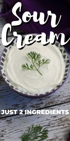 bowl of sour cream from above Leftover Sour Cream, Sour Cream Alternative, Cream Substitute, Creme Fraiche Recipes, Sour Cream Dip