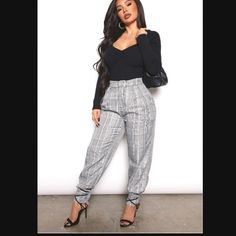 Fashion Nova Making Progress Plaid Trousers New With Tags Size Medium Trendy Gray Bottoms For Fall, Chic Gray Pants, Chic Gray Bottoms With Elastic Waistband, Chic Gray Pants For Spring, Gray High-waisted Pants For Fall, Fitted Gray Pants With Elastic Waistband, Chic Gray Trousers, Chic Gray Tapered Leg Pants, Chic Gray Tapered Leg Bottoms