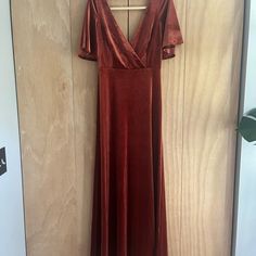 Floor Length Rust Orange Velvet Dress. Never Worn, Size Xl. Orange Velvet Dress, Pretty Orange, Orange Velvet, Ever Pretty, Rust Orange, Velvet Dress, Color Orange, Pretty Dresses, Floor Length