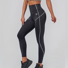 Size S Silver Stretch Bottoms For Sports, Fitted Silver Sports Bottoms, Black Training Bottoms With Reflective Details, Black Gym Bottoms With Reflective Details, Sporty Silver Fitted Bottoms, Silver Stretch Sports Bottoms, Black Athleisure Bottoms With Reflective Details, Compressive Black Leggings With Go-dry Technology, Black Compression Activewear With Reflective Details