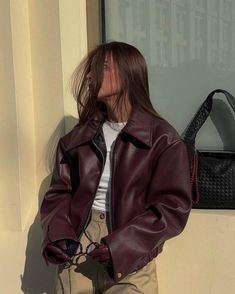 Winter Mode Outfits, Burgundy Leather Jacket, Burgundy Outfit, Burgundy Jacket, Downtown Outfits, Corporate Outfits, Leather Jacket Outfits, Stylish Jackets, 가을 패션