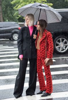 Pyjama Suit Street Styles, Linda Tol, It Bags, Performance Outfits, Friends Fashion, Style Looks, New York Street, Performance Outfit