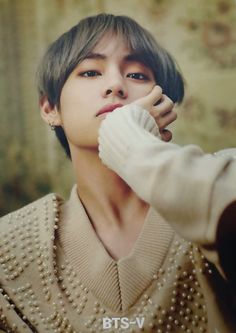 Bts V Black Hair, Funny Morning Pictures, Fun Quizzes To Take, Celebrity Look Alike, Celebrity Style Red Carpet, Body Picture, Guess Who, Celebrity Art