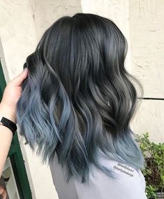 Balayage on Black Hair ideas Grey And Blue Hair, Grey Ombre Hair, Grey Hair Dye, Hair Streaks, Silver Grey Hair, Penteado Cabelo Curto, Hair Color Blue