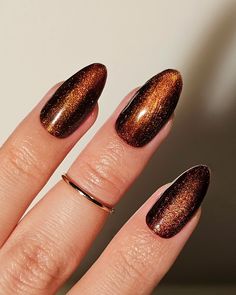 espresso velvet nails, are we liking brown for spring/summer? swipe for the vid! 🤎🌞 Ft. @gelcare.official Jelly Brown @dndgel Ember Enchantress 10 #magnetic #velvetnails #espresso #spring #cateyenails #pressons #grunge #retro #pinterestnails #90s #sodaonmylips #grungecore #velvetdynasty #torontonails #nailinspo #gelpolish #inbeautmag #nailstagram #springnails #brown #gelnails #brownnails #2024nails #ongles #uñas #gold #aesthetic Browns. Easy Velvet nails. Espresso. Press on nails. Magnet... Brown Nail Chrome, Velvet Brown Nails, Brown Sparkle Nails, Bronze Nails, Color For Nails, Velvet Nails, November Nails, Happy Nails, Minimal Nails