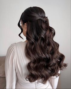 Regal Hairstyles, Crown Braids, Engagement Hairstyles, Ootd Instagram, Hair Inspiration Long, Woman Photo, Graduation Hairstyles, Long Hair Wedding Styles