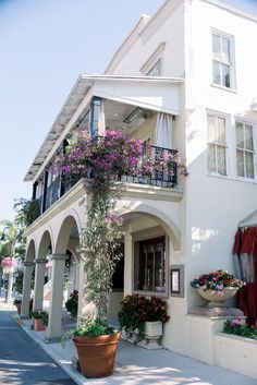 Outdoor Curb Appeal, Florida Apartments, Southern Travel, Naples Florida, Apartment Architecture, Living Styles, Dubrovnik, Apartment Building