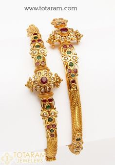 22 Karat Fine Gold Uncut Diamond Kada with Rubies & Emeralds - Set of 2 (1 Pair) Uncut Diamond Weight: 1.18 Carat Ruby & Emerald Weight : 3.50 Carats Width on the sides of Kada: 0.20 inches Width at the Center of the Kada : 0.70 inches Note: This item comes with a Screw and hinge so that you can open it up for easy wearing. Diamond Kada, 22k Gold Bangles, Gold Bangles Indian, Indian Bangles, Gold Bangles For Women, Gold Necklace Indian, 22k Gold Jewelry, Jewelry Designing, Gold Jewelry Stores