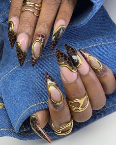 ROYAL Cheetah 👑🐆 💅🏽✨ #kreationsbykiki #nails #ncnails #durhamnails #muvauni #kbkacrylic #kbkonline Leopard And Gold Nails, Stiletto Leopard Nails, Camouflage Nails Designs, Queen Nails Designs, Animal Kingdom Nails, Cheetah Accent Nails, Tortoise Nails Design, Birthday Nail Art Designs, Africa Nails