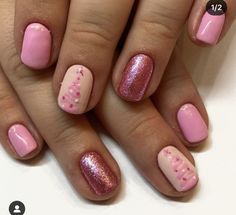 Cute Holiday Nails Short, Pink Nails Christmas Short, Christmas Nails Biab Short, Red And Pink Nails Christmas, Pink Xmas Nails Short, Pink Christmas Nail Designs Short, Pink Holiday Nail Designs, Pink Holiday Nails Short, Christmas Nails With Pink