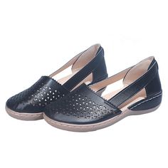 Comfortable Black Closed Toe Flats, Black Slip-on Ballet Flats For Summer, Comfortable Slip-on Non-slip Flats, Comfortable Non-slip Slip-on Flats, Comfortable Closed-toe Flats With Textured Sole, Comfortable Textured Sole Closed Toe Flats, Black Flats With Arch Support For Spring, Non-slip Leather Flats, Comfortable Closed Toe Flats With Rubber Sole