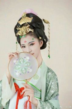 Chinese Reference, Chinese Headdress, Chinese Hairstyles, Japanese Wedding Kimono, Fashion Portrait Photography, Chinese Traditional Costume, Ancient Chinese Clothing