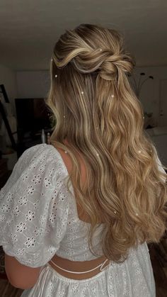 Half Up Half Down Bridesmaid Hair With Bangs, Half Up Half Down Hair Graduation, Braided Half Up Half Down Hair Prom, Maid Of Honor Hairstyles Half Up, Formal Straight Hairstyles, Half Up Half Down Prom Hairstyles, Debut Hairstyles, Bellas Wedding