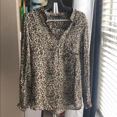 Never Worn, Excellent Condition Left Front Pocket V Neck Size Xs Casual Leopard Print Blouse, Casual Leopard Print Blouse For Fall, Trendy Zara Leopard Print Tops, V Neck Long Sleeve Top, Leopard Animal, Zara Black, Zara Tops, Long Sleeve Top, Front Pocket