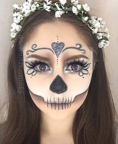 61 Easy DIY Halloween Makeup Looks - StayGlam Diy Makeup Looks, Halloween Makeup Sugar Skull, Makeup Zombie, Halloweenský Makeup, Dead Makeup, Halloween Makeup Diy, Halloween Makeup Pretty