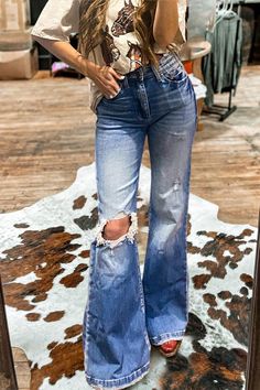 Flared Ripped Jeans, Ripped Jeans Casual, Casual Country Outfits, Western Style Outfits, Style Makeover, Cute Everyday Outfits, Fit Pants, Country Outfits, Western Dresses