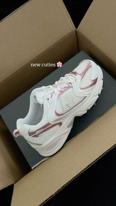 Cute Sneakers Aesthetic, Marketing Ideas Social Media, Custome Ideas, Social Media Marketing Ideas, Social Media Ideas, Social Media Marketing Tips, Pretty Sneakers, Social Media Marketing Strategy, Sneaker Trend