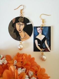 Beautiful paper earrings dedicated to fans of the fabulous art of Modigliani. The earrings are very light and asymmetric with a small white bead. The total length of these earrings dedicated to Modigliani is about 8 cm. These paper earrings are a delicious and original gift idea for Christmas, birthday, Valentine's Day and not only for yourself and for all the people you love. The gift box is always included in the price! I remind you that for these earrings I guarantee the FREE SHIPPING NOT TRACEABLE. If you prefer to track your shipment do not forget to select the SHIPPING UPGRADE in the cart! See you soon and thanks Elegant White Jewelry With Artistic Design, Artistic White Drop Earrings, Idea For Christmas, Paper Earrings, A Rectangle, Beautiful Paper, Original Gift, White Beads, The Shape