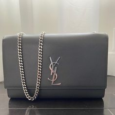 Ysl Grain De Poudre Large Classic Monogram Kate Satchel In Gray Color With Silver Long Strap. Spacious Interior With Pocket. Real Leather. Some Wear On The Lining Along The Flap. A Few Scratches On The Ysl Logo But Overall This Bag Is In Very Good Condition. Comes With Authenticity Card And Dust Bag. 11”W X 7.5”H X 2.5”D Feel Free To Message Me For More Info Or Pictures! Listed Price Is Lowest. No Offers For Lower Please Ysl Kate Monogram Bag, Bags Ysl, Ysl Purse, Printed Leather Bag, Beige Handbags, Saint Laurent Handbags, Saint Laurent Bags, Classic Monogram, Ysl Logo