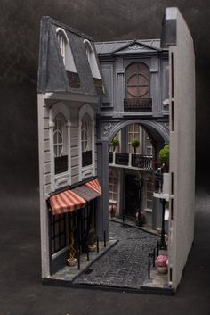 a doll house is shown with the front door open to show it's outside