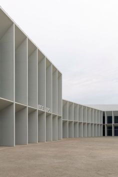 New Exhibition Hall Liège Expo Francisco Mangado | Mangado y Asociados Fair premises resulting from a 2019 competition – in the city of Liège, in Belgium’s French-speaking Walloon Region – have opened on the banks of the river Meuse. A work of the Navarrese practice of Francisco Mangado, in collaboration with the Belgian firm Archipelago … Continue reading Francisco Mangado