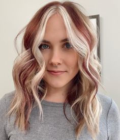 Blonde Hair Color With Red Highlights, Merlot Hair With Blonde Highlights, Copper Hair With Silver Highlights, Blonde Hair Burgundy Lowlights, Shag Hair Dye Ideas, Blonde With Chunky Lowlights, Lowlights For Blondes With Money Pieces, Burgundy Blonde Balayage, Red Money Piece Hair Brunette