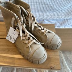 Beige Converse Style Tennis Fall Khaki Sneakers With Round Toe, Khaki Round Toe Sneakers For Fall, Khaki Lace-up Sneakers For Spring, Beige Converse, Zara Sneakers, Rainbow Sneakers, Espadrille Sneakers, Converse Style, Velvet Shoes