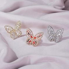 High shine and luminous zircon hallow butterfly ring is just the accessory you need for that extra sparkle. One size fits all Adjustable Accessories Packaging, Fashion Earrings Studs, Birthday Style, Fire Jewelry, Pattern Butterfly, Hand Accessories, Adjustable Jewelry, Retro Mode, Butterfly Ring