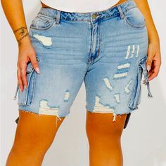 Light Wash Denim Cargo Shorts. Mid Rise. Very Little Stretch. Size 18 But Fits Like A 16. Cargo Denim Shorts, Twin Peaks Girls, Denim Cargo Shorts, Army Shorts, Fashion Nova Shorts, Kylie Jenner Style, Denim Cargo, Fashion Nova Jeans, Women Cargos