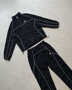 Men Tracksuit Outfit, Aesthetic Vintage Outfits, Street Style Outfits Casual, Black Tracksuit, Tracksuit Outfit, Mens Outfit Inspiration, Clothing Mockup