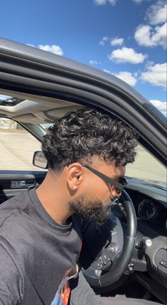 Brooklyn Fade Haircut, Mens Hairstyles Medium Curly Wavy, Mens Mexican Haircut, Curly Comb Over Men, Curly Hair Taper Men, Curly Slick Hairstyles Men, Thick Curly Hairstyles Men, Taper Haircut Curly Hair, Low Burst Fade Curly Hair