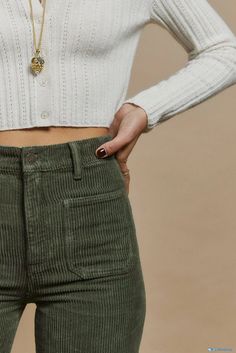 OrcaJump - Pantalones de pana de cintura alta con bolsillos cuadrados Cute Pants, Corduroy Fabric, Pants Design, Wide Waistband, New Wardrobe, Corduroy Pants, Green Fashion, Jeans Shorts, Fashion Inspo Outfits