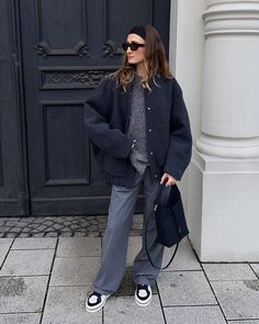 Wool Jackets Women Outfit, Wool Jacket Outfit, Grey Jacket Outfit, Black Jacket Outfit, Effortless Chic Outfits, Wool Jackets Women, Jacket Outfit Women, Outfit Formulas, Look Of The Day