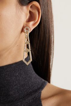 David Yurman's 'Carlyle' earrings are inspired by Art Deco architecture and "the bold elegance" of the Jazz Age. Expertly crafted from 18-karat gold, they have angular linked drops pavé-set with two rows of glistening diamonds. Luxury Yellow Gold Linear Earrings, Formal Yellow Gold Diamond Chandelier Earrings, Designer Dangle Earrings For Formal Events, Designer Dangle Earrings For Formal Occasions, Designer Drop Earrings For Formal Occasions, Luxury Pave Setting Earrings For Formal Events, Luxury Linear Pierced Earrings For Evening, Luxury Pave Set Earrings For Formal Occasions, Gold Plated Linear Earrings For Formal Events