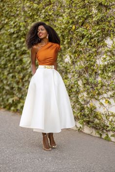 Long Black Skirt Outfit, Choir Uniforms, Black Skirt Outfits, Tea Length Skirt, Style Pantry, White Long Skirt, Sophisticated Fashion, Long Skirt Fashion, Outfit Classy