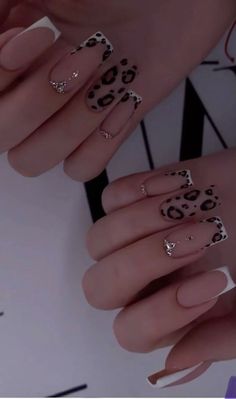 Classy Leopard Nails, Animal Nail Ideas, Pantera Nails, Hard Nail Designs, Simple Nails French, Cheetah Acrylic Nails, Nails Leopard Print, Cosmic Nails, Nails Leopard