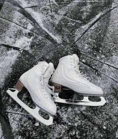 two pairs of ice skates sitting on the ground