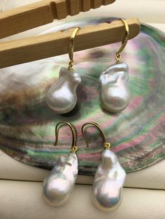 "This pearl is genuine freshwater pearl, 100% real pearl quantity: 1 pair metal: sterling silver  metal color: gold pearl luster: high++ pearl body: AA+ pearl shape: baroque pearl color: white,please look at picture pearl size: 14-16mm--width x20-28mm--length Back to Other Jewelry Section 01: \"Tahitian,Akoya,Sea Pearl\" Section: https://www.etsy.com/shop/WenPearls?section_id=15806339 02: \"Potato/Near Round Pearl\" Section: https://www.etsy.com/shop/WenPearls?section_id=16378067 03: \"Round Pearl\" Section: https://www.etsy.com/shop/WenPearls?section_id=16163245 04: \"Rice/Oval/Teardrop Pearl\" Section: https://www.etsy.com/shop/WenPearls?section_id=16190184 05: \"Nugget Pearl\" Section: https://www.etsy.com/shop/WenPearls?section_id=18893039 06: \"Button/Coin/Rondelle Pearl\" Section: ht White Baroque Pearl Earrings With High Luster, White Lustrous Baroque Pearl Earrings, White High Luster Baroque Pearl Earrings, White Baroque Pearl Earrings With Ear Wire, Leather Pearl Jewelry, Big Pearl, Gold Dangle Earrings, Pearl Leather, Sea Pearl