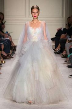 Marchesa S/S 2016 Iridescent Wedding, Fashion Show Themes, Georgina Chapman, Marchesa Spring, Ellie Saab, Dress Couture, White Outfit, Bridal Fashion Week, Gorgeous Gowns