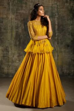 Function Dresses Party Wear, Peplum Top Outfits Indian, Yellow Dress For Haldi Function, Dress For Haldi Function, Embroidery Zardozi, Haldi Ceremony Outfit, Haldi Dress, Haldi Outfits, Function Dresses