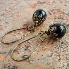 Black Onyx Earrings in Antiqued Brass Kidney by mamisgemstudio, $12.95 Classy Earrings, Black Onyx Earrings, Cluster Necklace, Onyx Earrings, Matching Jewelry, Matching Necklaces, Diy Earrings, Designer Earrings, Black Onyx