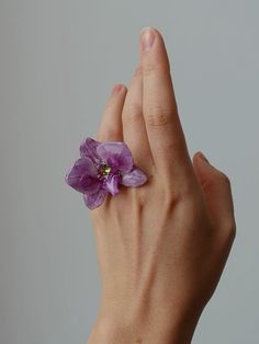 Real Flower Resin Jewelry, Pressed Orchids, Orchid Aesthetic, Orchid Fashion, Resin Flower Preservation, Real Flower Ring, Orchid Ring, Flowers Accessories