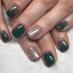 Green Color Nail Art, Christmas Emerald Green Nails, Emerald Green Christmas Nails Design, Green And Silver Nails Ideas, Eagles Green Nails, Dark Green Nails With Gold Accent, Gold And Green Christmas Nails, Green Dipped Nails, Green Gold And White Nails