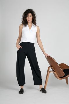 Ruti's On The Loose Work Pants are laid-back chic, uber comfortable and endlessly versatile. The ultra-flattering tapered leg design make for our favorite pant silhouette. Classic Blazer, Cargo Skirt, Tapered Pants, Leg Design, Fashion Help, Work Pants, Tapered Legs, Wardrobe Essentials, Black Pants